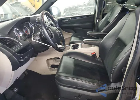 2018 Dodge Grand Caravan Sxt z USA, uszkodzony, nr VIN 2C4RDGCG1JR327799